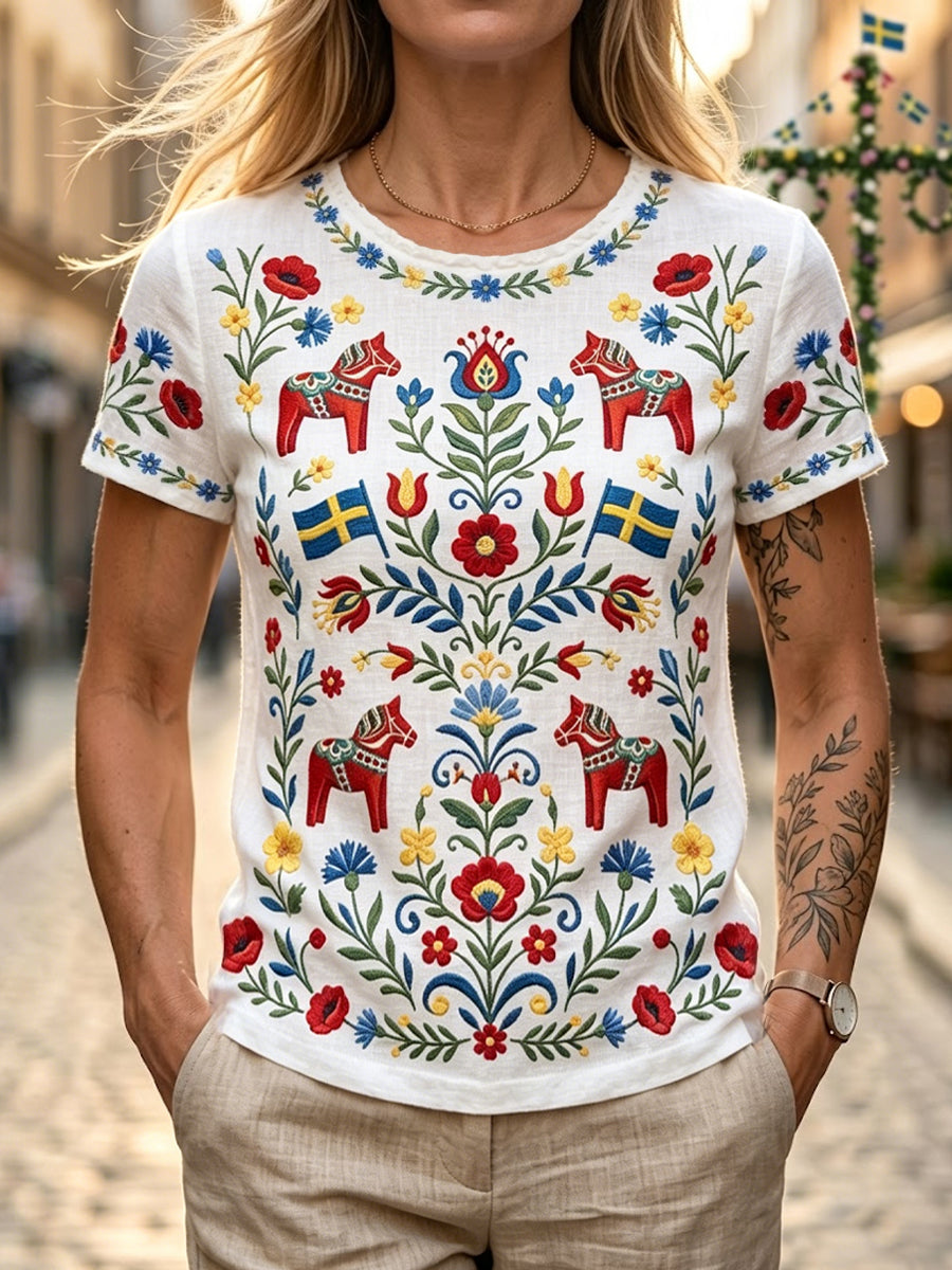 Retro Swedish Midsummer Floral Carousel T-shirt décontracté pour femmes