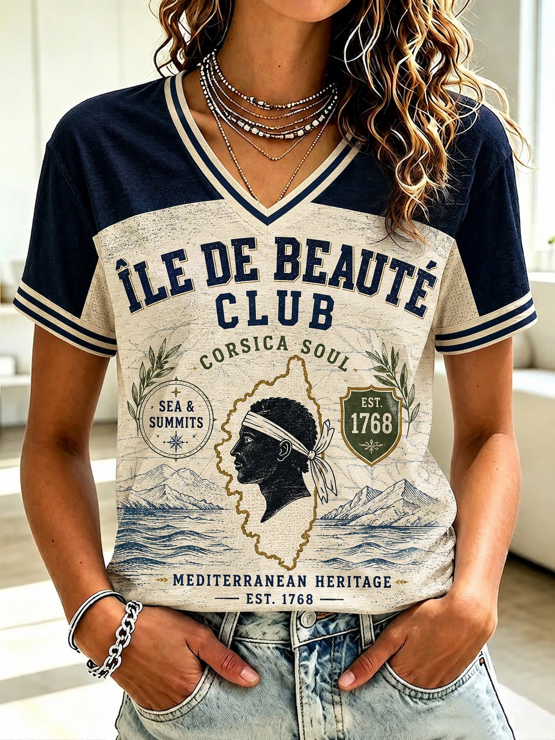 T-shirt à col en V imprimé du drapeau français de Corse pour femme