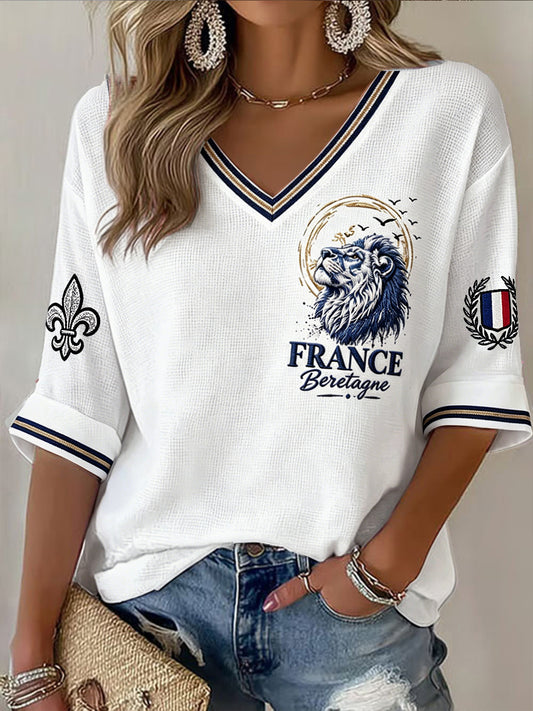 T-shirt à col en V à imprimé de lion de Bretagne française pour femmes