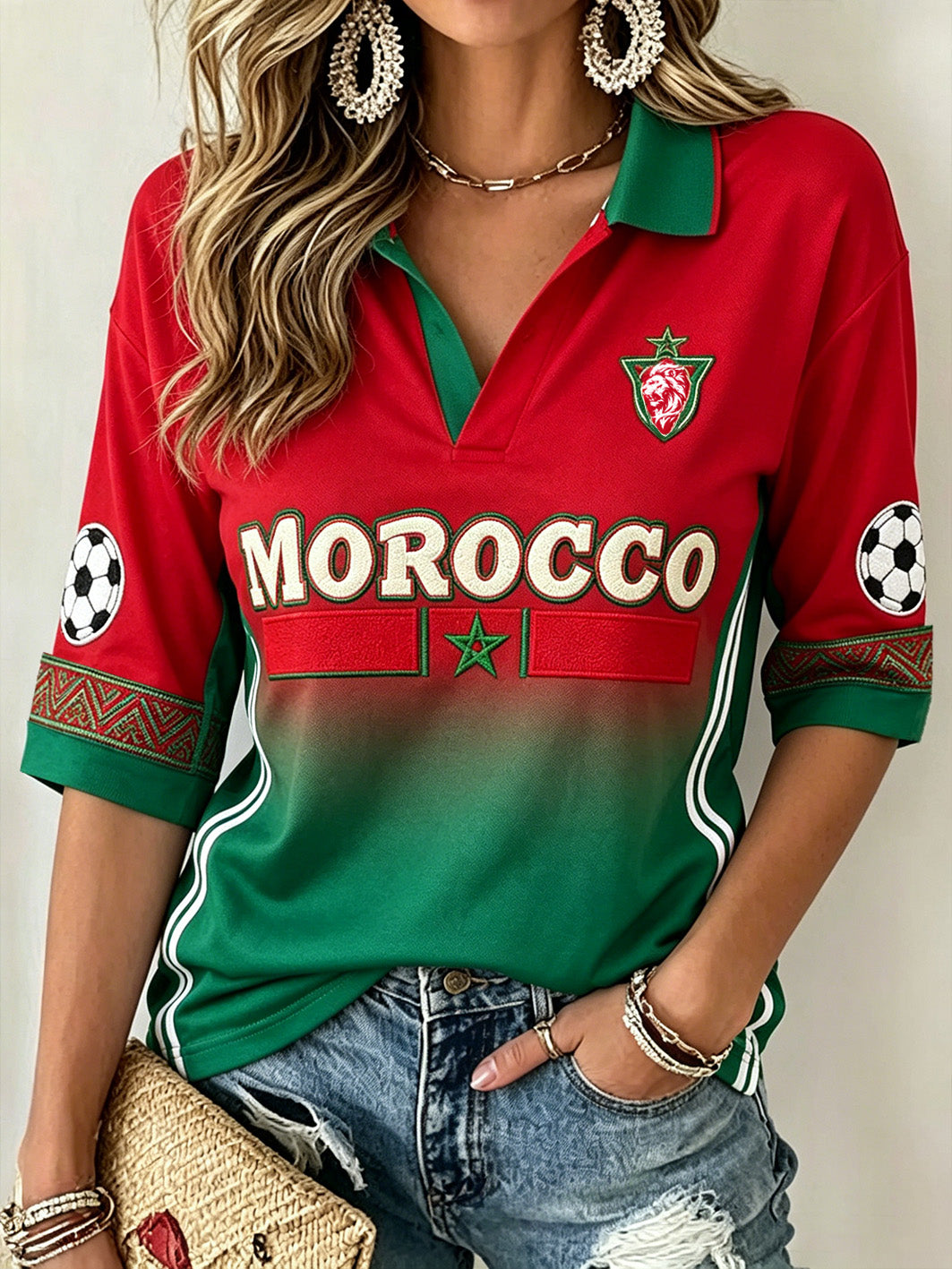 T-shirt à manches mi-longues et col en V pour femme, motif imprimé aux motifs de football dans un design aux combinaisons de couleurs