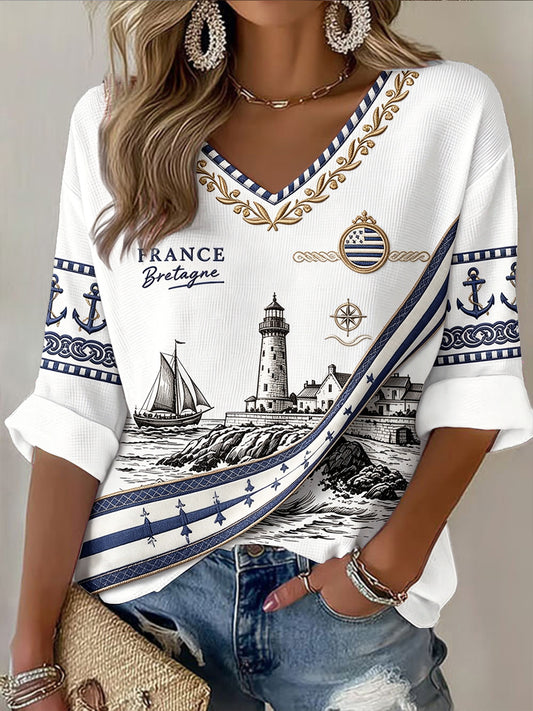 T-shirt à col en V à imprimé culturel French Brittany Lighthouse pour femme